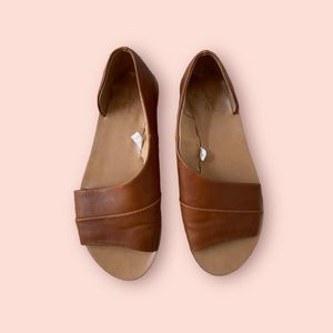 Universal Thread Sandals